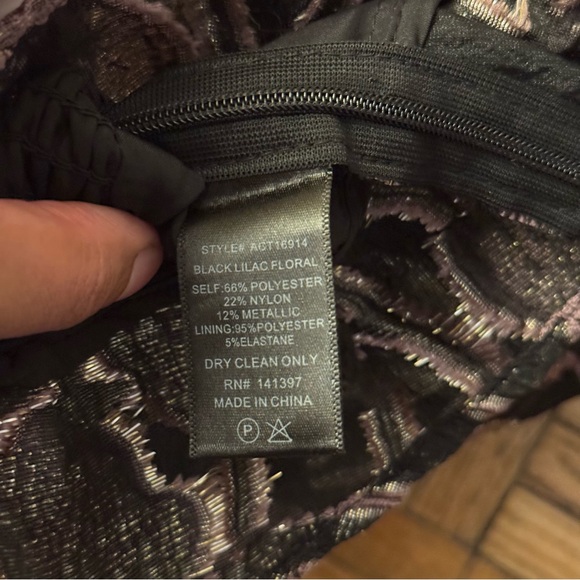 ASTR The Label Sidney Top in Black & Lilac Floral NWT size M - Picture 7 of 7